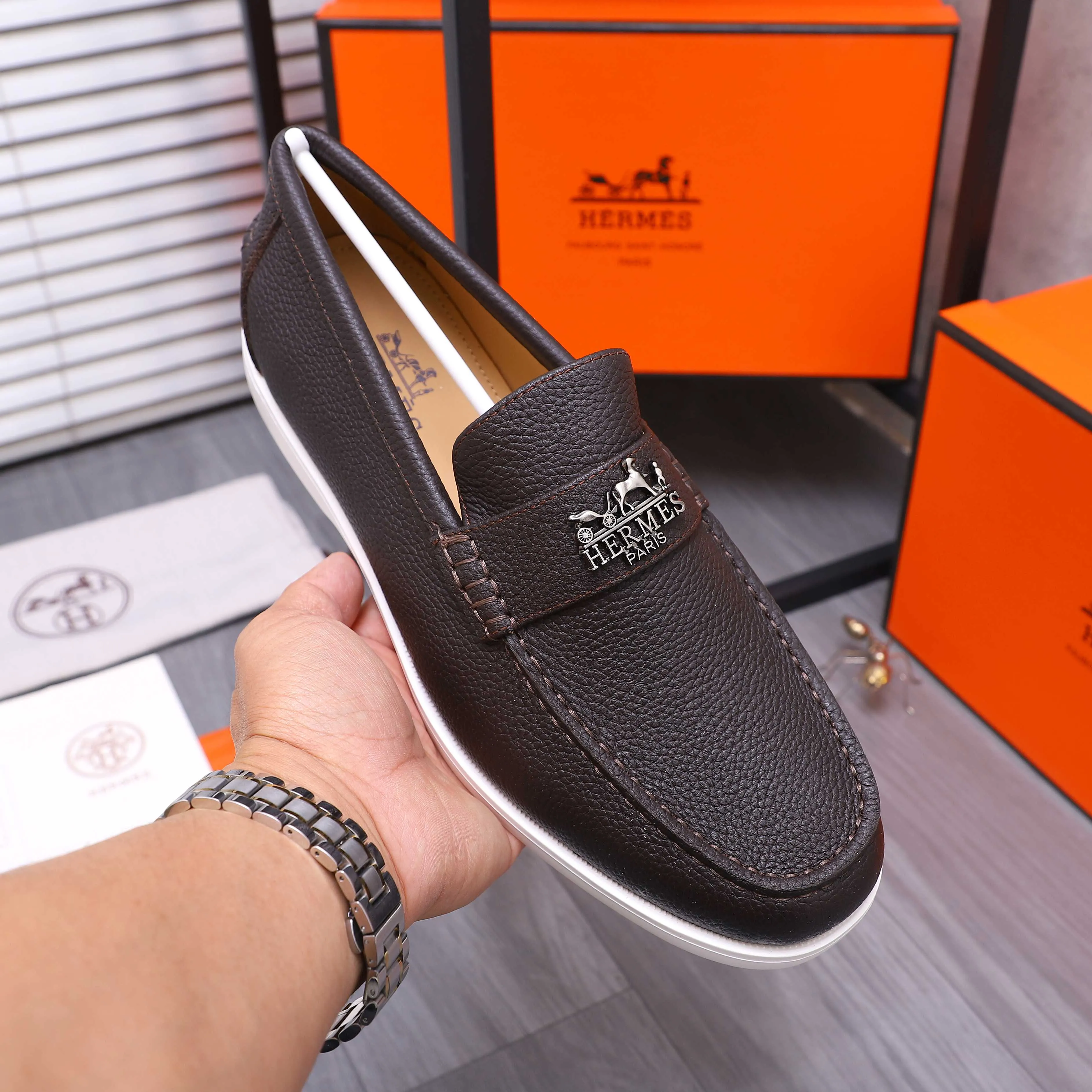 Men's shoes 💰p560 Product trademark: HERMES "Hermes" casual slip-on men's shoes. Regular size: 38-46 (45.46 is custom-made and non-returnable) Product materials: Selected pebbled cowhide upper, cowhide lining, original foam rubber ultra-light sole